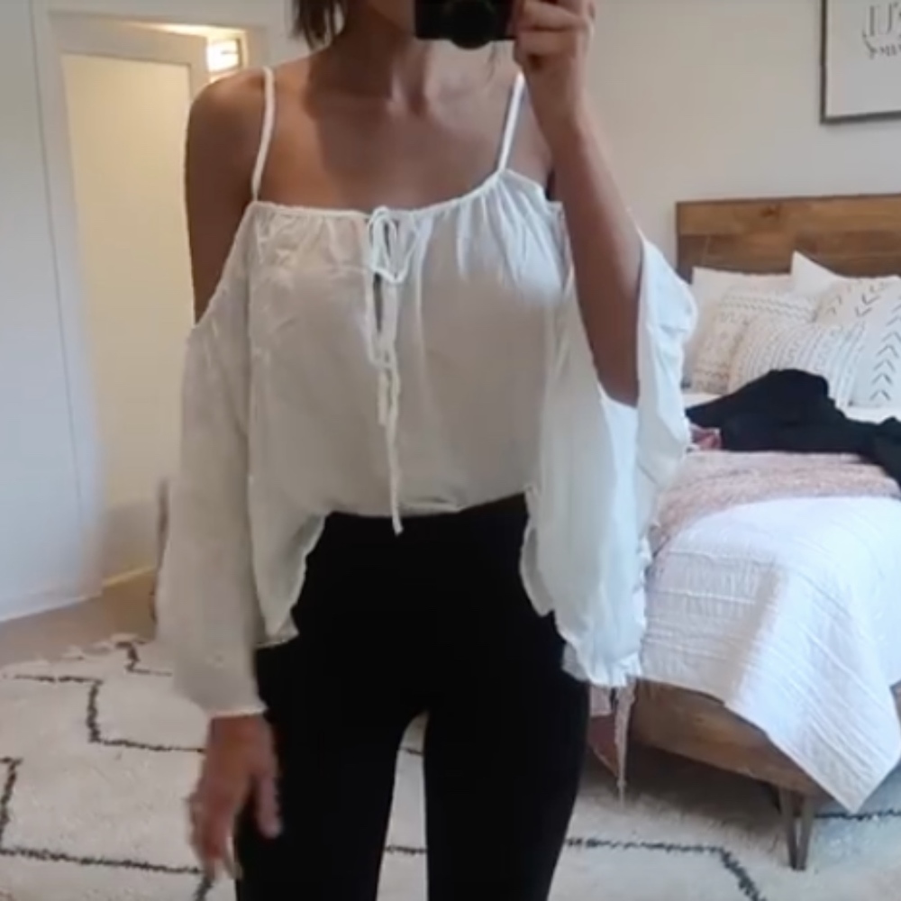 White LULU'S Cold-shoulder Top